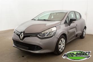 krockskadad bil auto Renault Clio 1.2 2013/11