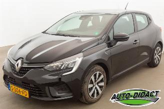 Damaged car Renault Clio 1.6 E-Tech Hybrid 59.938 km Clima 145 Equilibre 2022/12