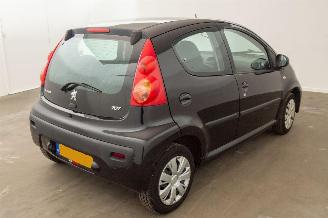 Peugeot 107 1.0-12V XS picture 4