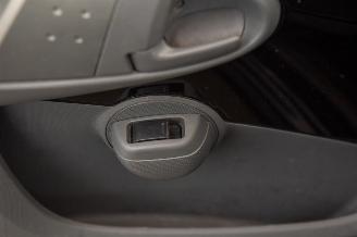 Peugeot 107 1.0-12V XS picture 9