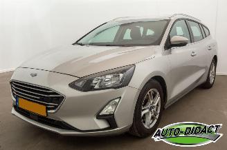 krockskadad bil auto Ford Focus 1.0 EcoBoost Hybrid Clima Navi Camera Trend Edition Business 2021/11