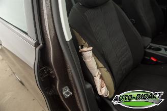 Peugeot 308 SW 1.6 HDI Allure Pano Camera navi picture 30