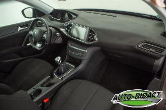 Peugeot 308 SW 1.6 HDI Allure Pano Camera navi picture 20