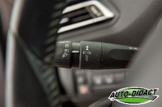 Peugeot 308 SW 1.6 HDI Allure Pano Camera navi picture 18