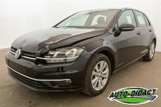 damaged passenger cars Volkswagen Golf 1.0 TSI Clima Navi Camera Comfortline 2017/8