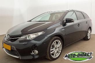 Schadeauto Toyota Auris Touring Sports 1.8 Hybrid Clima Navi Camera Pano Executive 2015/1