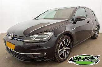 Vaurioauto  passenger cars Volkswagen Golf 1.5 TSI Clima Navi Stoelverwarming Comfortline Business 2018/5