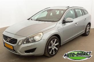 Avarii autoturisme Volvo V-60 2.4 D6 AWD Automaat Elek Dak Navi Camera Plug-In Hybrid Pure Limited 2013/6