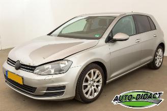 krockskadad bil auto Volkswagen Golf 1.6 TDI Highline Clima Navi 2013/5