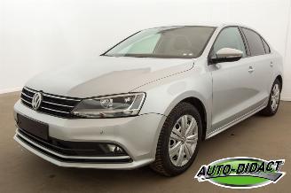 Unfallwagen Volkswagen Jetta 1.2 TSI 77 kw 72.767 km Navi Airco 2015/7