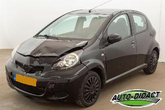krockskadad bil auto Toyota Aygo 1.0-12V Comfort Airco 2010/1