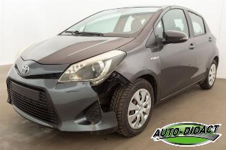 skadebil auto Toyota Yaris 1.5 Hybride Automaat Navi Camera Clima Comfort 2013/4