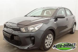 uszkodzony samochody osobowe Kia Rio 1.2 Airco 2017/8