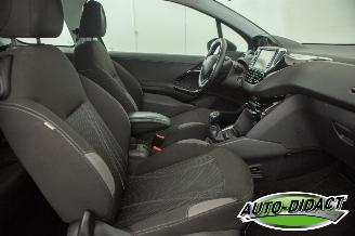 Peugeot 208 1.2 VTi Clima Navi Envy picture 20