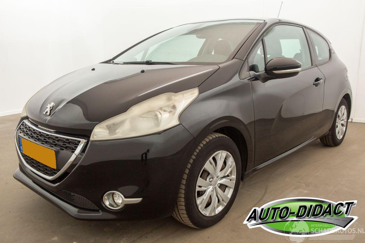 Peugeot 208 1.2 VTi Clima Navi Envy