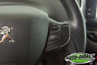 Peugeot 2008 1.2 Clima Navi 79.211 km Access picture 30