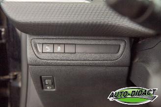 Peugeot 2008 1.2 Access Clima Navi picture 15