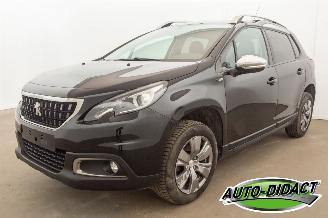 Vaurioauto  passenger cars Peugeot 2008 1.2 Access Clima Navi 2017/9