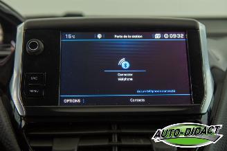 Peugeot 2008 1.2 Access Clima Navi picture 9