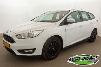 krockskadad bil auto Ford Focus 1.0 Clima Navi MOTORSCHADE Lease Edition 2017/10