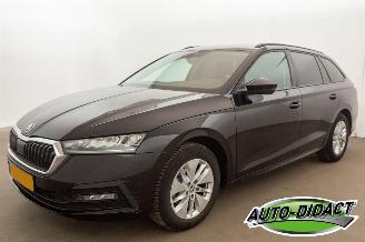 Damaged car Skoda Octavia 1.0 e-TSI Automaat Digi Dash Navi Clima Business Edition 2023/3