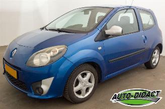 damaged passenger cars Renault Twingo 1.2-16V Automaat Airco Dynamique 2008/4