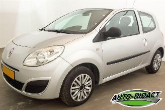 damaged passenger cars Renault Twingo 1.2 Acces Airco 2008/5