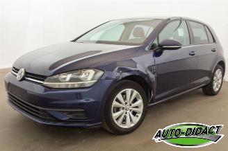 krockskadad bil auto Volkswagen Golf 1.6 TDI Automaat Clima Navi Camera Trendline 2017/12