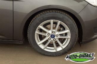 Ford Focus 1.0 Trend Automaat Motorschade Navi Airco picture 31