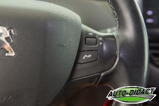 Peugeot 2008 1.2 PureTech 53.192 km NAP Clima Navi Allure picture 16