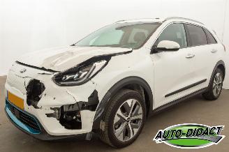 Schadeauto Kia e-Niro 64 kWh 87.608 km NAP Navi Clima Camera Leder ExecutiveLine 2021/7