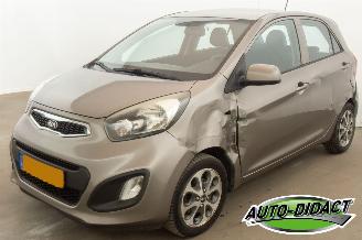skadebil auto Kia Picanto 1.0 CVVT Airco Navi ISG Comfort Pack 2013/5