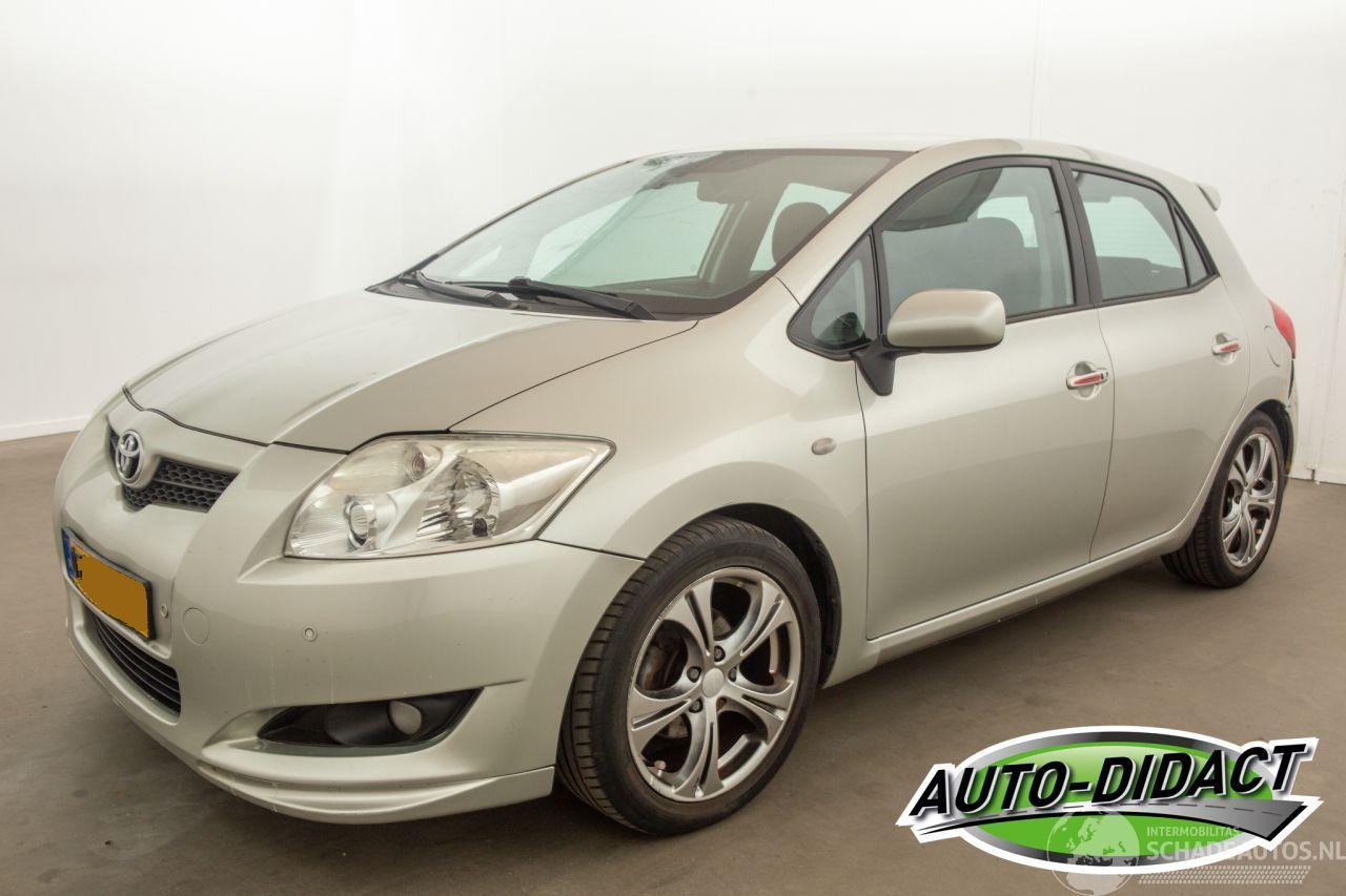 Toyota Auris 1.6-16V Luna Business