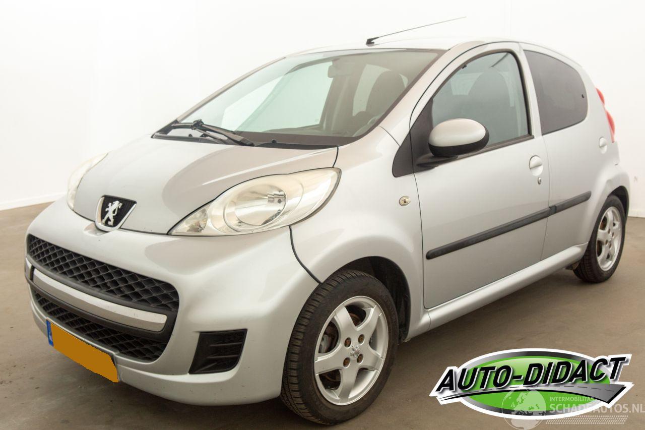 Peugeot 107 1.0-12V Black & Silver