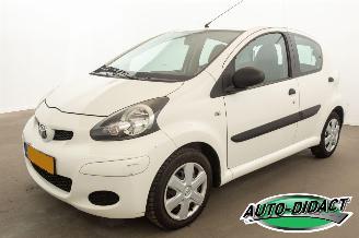 uszkodzony samochody osobowe Toyota Aygo 1.0-12V - Airco - 5 deurs - Access 2011/3