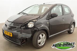 damaged passenger cars Toyota Aygo 1.0-12V Sport Airco 2007/2