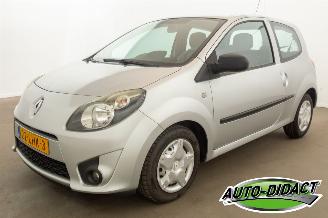 Vaurioauto  passenger cars Renault Twingo 1.2-16V Airco Authentique 2010/5