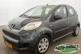 Vaurioauto  passenger cars Peugeot 107 1.0-12V Airco 55.199 km NAP Urban Move 2010/5