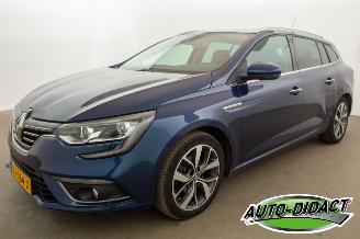 Vaurioauto  passenger cars Renault Mégane 1.3 TCe Navi Camera Clima Bose 2018/8