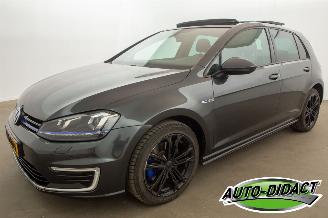 Schadeauto Volkswagen Golf 1.4 TSI GTE Pano Automaat Camera Navi 2015/12