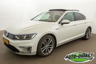 Schadeauto Volkswagen Passat 1.4 TSI GTE Automaat Pano Digi Dash Navi Clima 2016/7