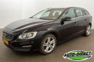 Schadeauto Volvo V-60 2.0 D3 Navi Summum 2017/2