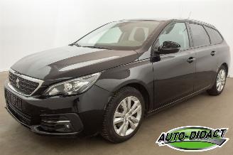 Schadeauto Peugeot 308 1.2 PureTech Navi Pano Blue Lease Executive Id	174281 2018/11