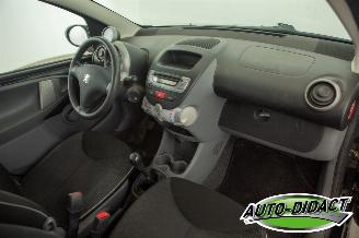 Peugeot 107 1.0-12V XS Airco picture 12