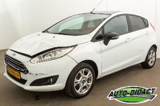 krockskadad bil auto Ford Fiesta 1.0 65kP 111.342 km Airco Navi White Edition 2016/5