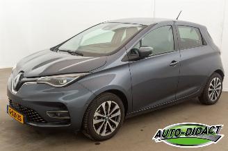 Vaurioauto  passenger cars Renault Zoé 52 kWh Koopaccu Navi Camera 83.675 km NAP Intens 2019/12