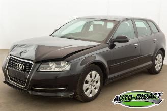 krockskadad bil auto Audi A3 1.6 TDI Leder Clima Attraction 2012/5