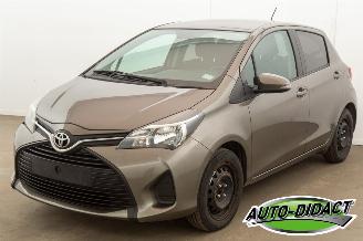 uszkodzony samochody osobowe Toyota Yaris 1.3 VVT-i Airco Camera Active 2016/12