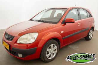 skadebil auto Kia Rio 1.4 Airco X-pect 2010/1