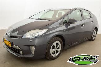 Damaged car Toyota Prius 1.8 Plug-in Dynamic Business 2013/11